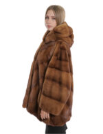 Mantella oro biondo visone 48/54 con lavorazione a V a pelle intera con cappuccio