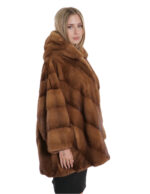 Mantella oro biondo visone 48/54 con lavorazione a V a pelle intera con cappuccio