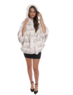 Mantella con cintura in pelliccia bianco brinato visone 48/54 con lavorazione orizzontale a pelle intera con cappuccio