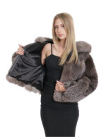 Querjacke aus Fuchspelz mit 42 langen Ärmeln und silbernem Reißverschluss mit Kapuze – Bild 7