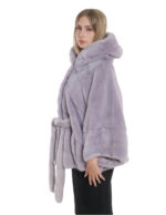 Mantella con cintura in pelliccia lavanda chiaro visone 48/54 con lavorazione orizzontale a pelle intera con cappuccio