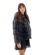 Horizontale Nerzjacke mit Reißverschluss 42 dunkelgrau anthrazit langärmelige Kapuze – Bild 3