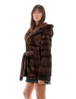 Horizontale Nerzjacke Kapuze mit niedrig geschnittenem Kragen 40 Demi Klarer Langarmgürtel – Bild 4