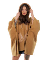 Mantella poncho in stoffa donna color cammello con tasche e cappuccio piumino taglia unica bottoni a lato e chiusura