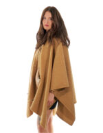 Poncho-Cape aus kamelfarbenem Damenstoff mit Taschen und Daunenjacke in Einheitsgröße Knöpfen der Seite und Verschluss – Bild 4