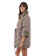 Grauer Daunenmantel mit halben Ärmeln und 48 Halbärmeln und Wollärmeln aus technischem Rex-Fell – Bild 4