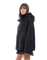 Lammfellmantel 50, schwarzer Kordelzug, Saum und Ärmelbündchen, Fellinnenseite, Leder außen, Kapuze, Reißverschluss – Bild 3