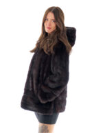 50 horizontale und vertikale Mahagoni-Nerzfelle mit Kapuze und Schlitzen an der Unterseite der langen Ärmel – Bild 3