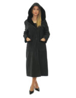 Cappotto montone nero 46 con riporti in pelle lucida nero lungo 116 centimetri cappuccio tasche boccale
