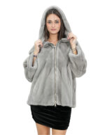 Поперечная шуба из норкового серого сапфира 46 с рукавами 3/4 и капюшоном на молнии