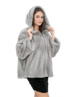 Поперечная шуба из норкового серого сапфира 46 с рукавами 3/4 и капюшоном на молнии — изображение 2