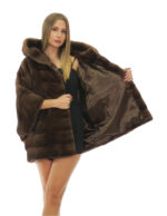 Накидка 42/50 норка, горизонтальный цвет, пуговица на горловине, рукав, застежка-крыло, крючки — изображение 6