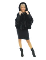 Mantella nero visone 48/54 con lavorazione orizzontale a pelle intera con cappuccio e cintura in vita interna