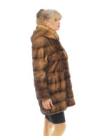 Mantel 82 cm gold Farbverlauf schwarz 48 horizontale Nerz Kapuze lange Ärmel Verschlusshaken – Bild 3