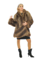 Very voluminous brown 56 marmot fur coat with shawl collar and decorative button - Image 4