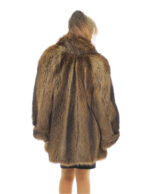 Very voluminous brown 56 marmot fur coat with shawl collar and decorative button - Image 5