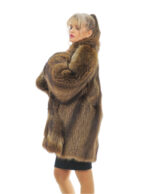 Very voluminous brown 56 marmot fur coat with shawl collar and decorative button - Image 2