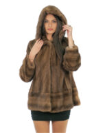 Cappotto in pelliccia di visone demi 50 modello verticale con fasce orizzontali polsi e fondo cappuccio