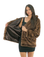 Cappotto in pelliccia di visone demi 50 modello verticale con fasce orizzontali polsi e fondo cappuccio