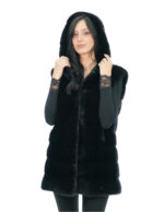 Horizontale Weste aus Nerzpelz 48 schwarz lang 80 cm Verschlusshaken Kapuze gefüttertes Fell