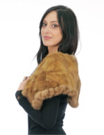 Kragen aus goldenen Nerzblättern mit 28 cm Höhe und 110 cm Länge mit braunem Innenfutter und Hakenverschluss – Bild 2
