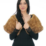 Collar in gold mink petals with 28 cm high and 110 cm long with brown lining and hook closure