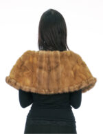 Kragen aus goldenen Nerzblättern mit 28 cm Höhe und 110 cm Länge mit braunem Innenfutter und Hakenverschluss – Bild 4