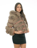 Giacca bomber in pelliccia di volpe 42 nocciola con cappuccio foderato pelliccia nero e zip manica lunga