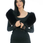 Black fox fur collar, 136 cm long, pointed 20 cm high, black lining