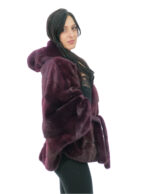 Nerz Pelz Cape 48-56 rote Traube mit innenliegendem Fellgürtel und mit Nerz gefütterter Kapuze – Bild 4