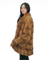 Braun schattierte goldene Nerzpelz-Cape-Jacke mit 50 Seitenschlitzen langärmeliger italienischer Kragen – Bild 2