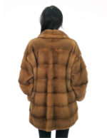 Braun schattierte goldene Nerzpelz-Cape-Jacke mit 50 Seitenschlitzen langärmeliger italienischer Kragen – Bild 5