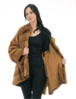 Braun schattierte goldene Nerzpelz-Cape-Jacke mit 50 Seitenschlitzen langärmeliger italienischer Kragen – Bild 6