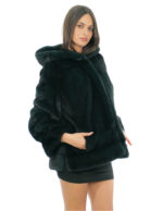 Grüne Nerzjacke 46, volles und horizontales Leder an der Unterseite und an den Ärmelbündchen, Kapuze mit Nerzfellen gefüttert – Bild 2