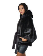 Черная норковая накидка 46-52 с вертикальной обработкой капюшона и внутренним меховым поясом наружные карманы — изображение 3