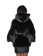 Черная норковая накидка 46-52 с вертикальной обработкой капюшона и внутренним меховым поясом наружные карманы — изображение 5