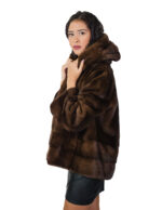 Cappotto saga furs pelliccia visone demi 50 orizzontale fondo e polsi e pelle intera cappuccio — изображение 3