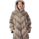 48-54 Серая накидка из меха норки V-образный капюшон, рукав три четверти, стягивающийся подол