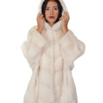 48-54 Elfenbeinfarbener Nerzpelz-Umhang V-förmige Kapuze Dreiviertel-Ärmel Kordelzug Saum