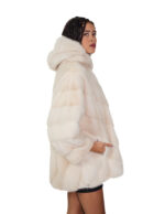 48-54 Elfenbeinfarbener Nerzpelz-Umhang V-förmige Kapuze Dreiviertel-Ärmel Kordelzug Saum – Bild 3