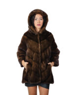 48-54 Brauner Demi-Nerz Pelzumhang V-förmige Kapuze Dreiviertel-Ärmel Kordelzug am Saum