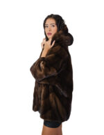 48-54 Brauner Demi-Nerz Pelzumhang V-förmige Kapuze Dreiviertel-Ärmel Kordelzug am Saum – Bild 2