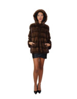 Giacca pelliccia visone orizzontale demi buff marrone 54 con cappuccio con coulisse manica lunga coulisse in vita a sfiancare - immagine 4