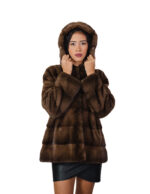 Giacca pelliccia visone orizzontale demi buff marrone 54 con cappuccio con coulisse manica lunga coulisse in vita a sfiancare