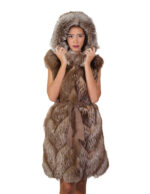 Gilet smanicato di pelliccia di volpe 100 centimetri 46 colore marrone coffee con cappuccio e cintura esterna in pelle