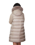 Piumino ed eco montone con pelliccia di volpe 48 tortora vera piuma chiusura zip cappuccio - immagine 5