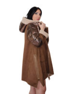 Daunenjacke und Öko-Schaffellcape, Modell 40, braune Kapuze, goldener Reißverschluss und seitliche Reißverschlüsse – Bild 3