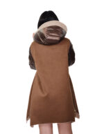 Daunenjacke und Öko-Schaffellcape, Modell 40, braune Kapuze, goldener Reißverschluss und seitliche Reißverschlüsse – Bild 5