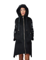 Daunenjacke und Öko-Lammfellcape, Modell 48, schwarze Kapuze, goldener Reißverschluss und seitliche Reißverschlüsse