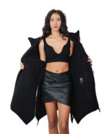 Daunenjacke und Öko-Lammfellcape, Modell 48, schwarze Kapuze, goldener Reißverschluss und seitliche Reißverschlüsse – Bild 6